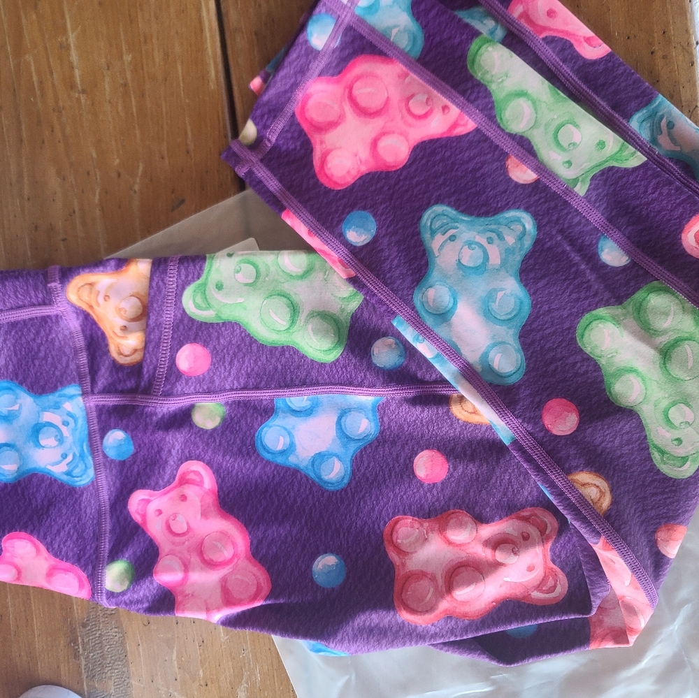CVG capri leggings M gummy bear